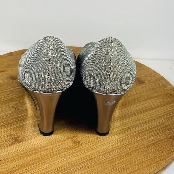 Bandolino Womens BDTufflove Wedge Heel Metallic Silver Sparkle Peep Toe Sz 8.5M - Picture 4 of 11
